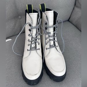 Sorel Boots 10